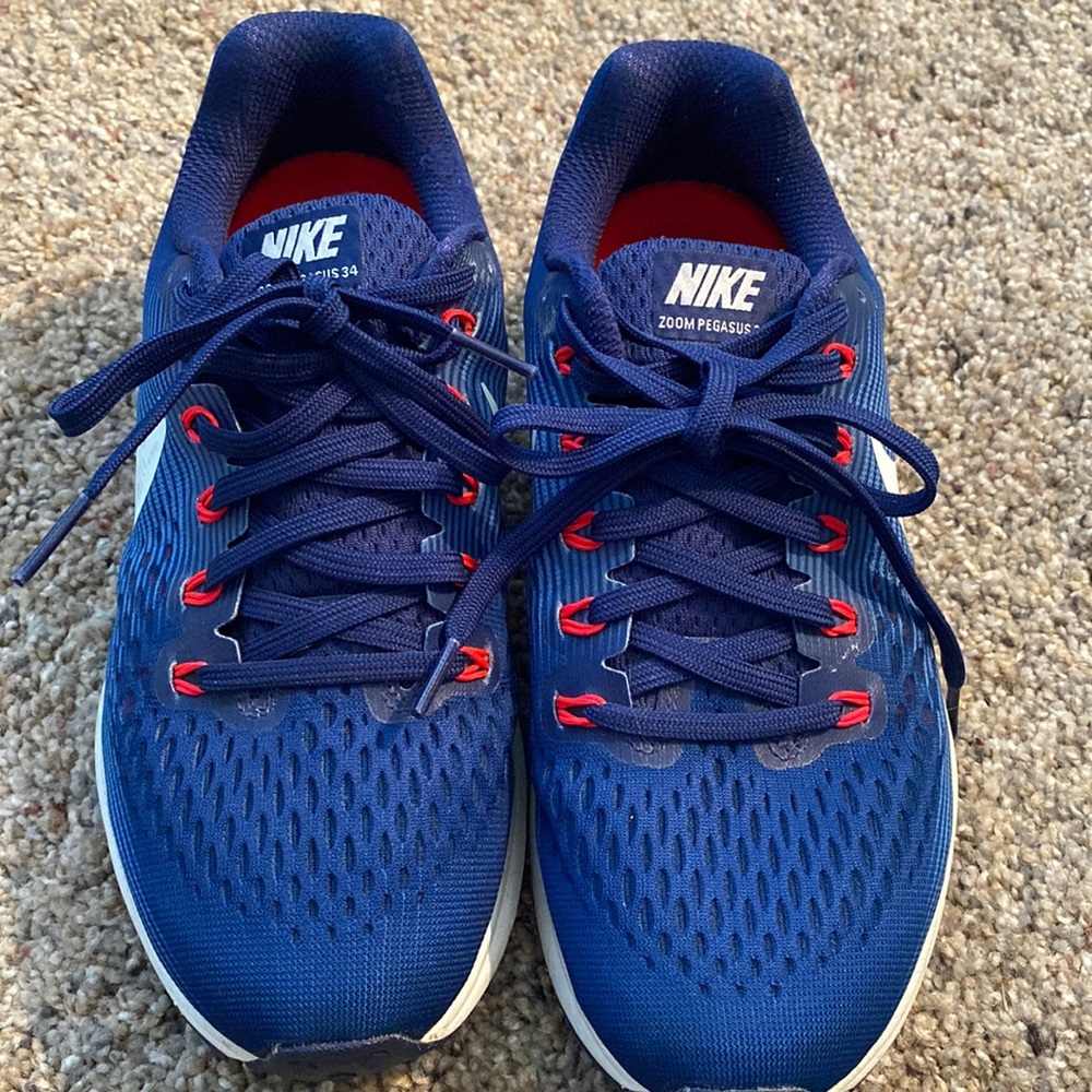 Nearly New Nike Zoom Pegasus Running Shoes